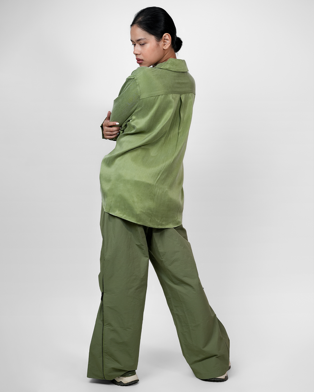 SERENE RELAXED SHIRT [WOMEN]-MOSS GREEN