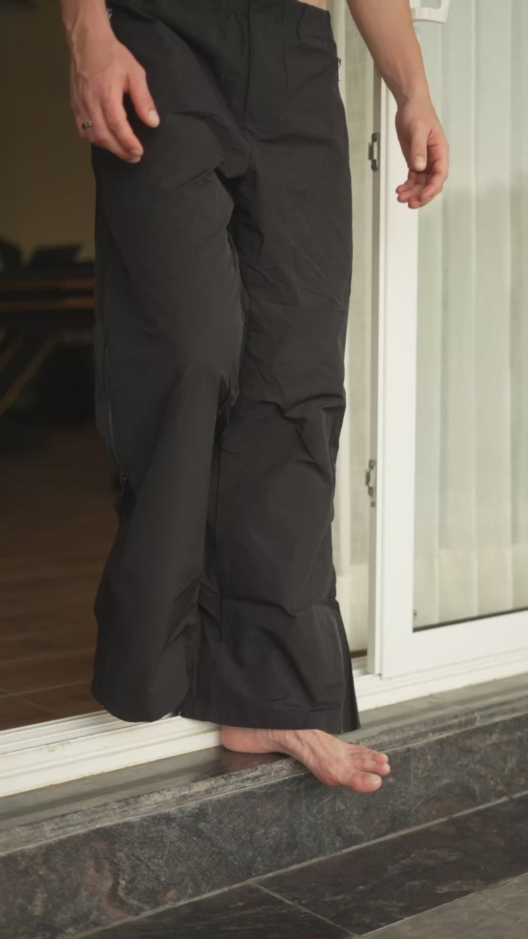 ZIPLINE WING PARACHUTE PANTS X CARGOS [UNISEX]- JET BLACK